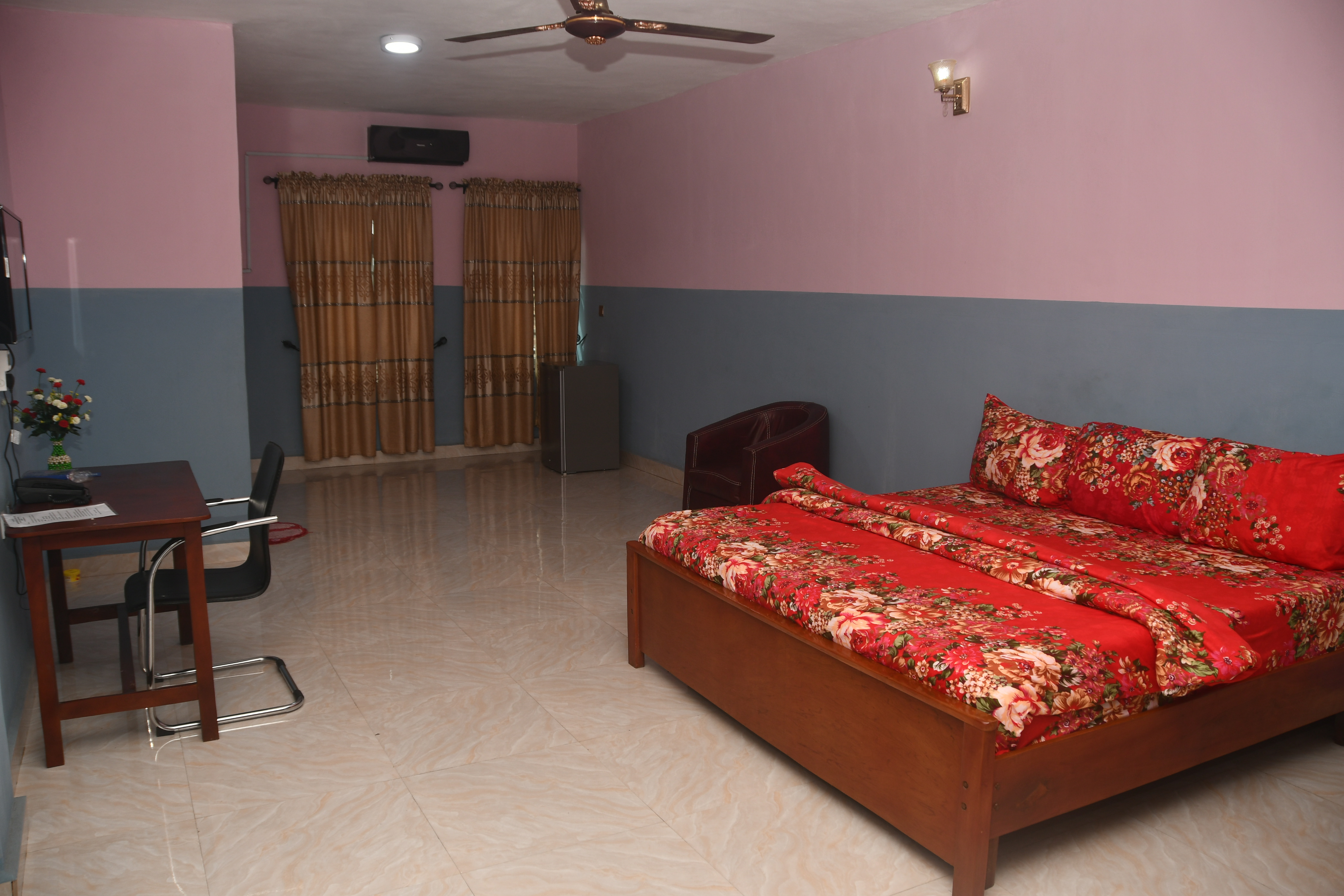 KING SIZED ROOMS
